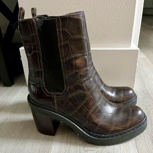 Louise et Cie Varsan Platform Chelsea Boot size 8.5